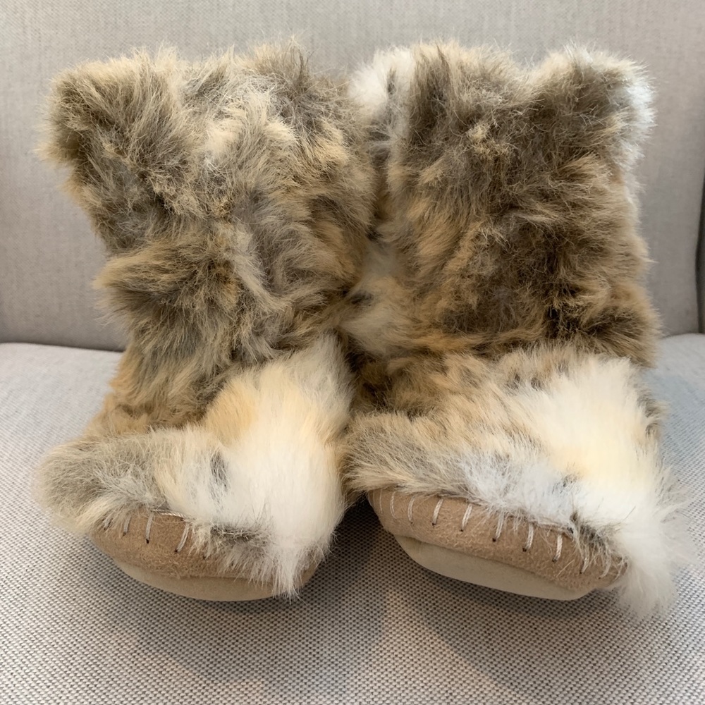 RIVER ISLAND faux fur boots